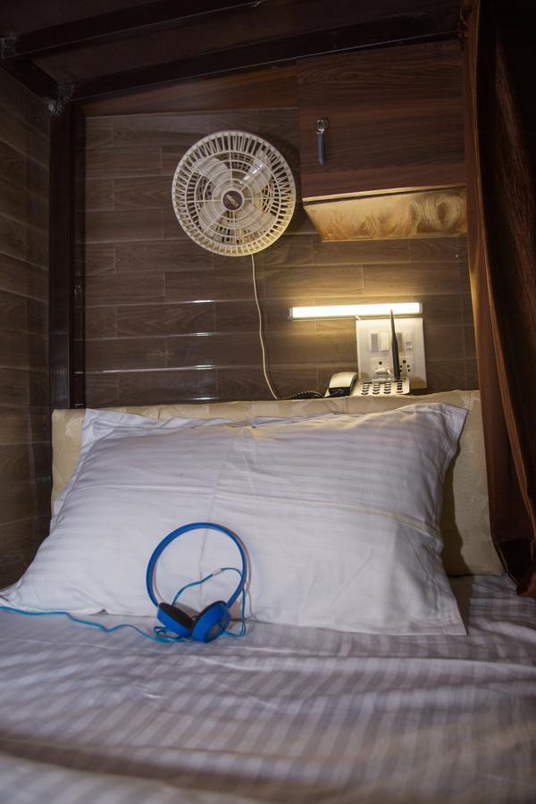 Padne Dormitory Мумбаи Экстерьер фото