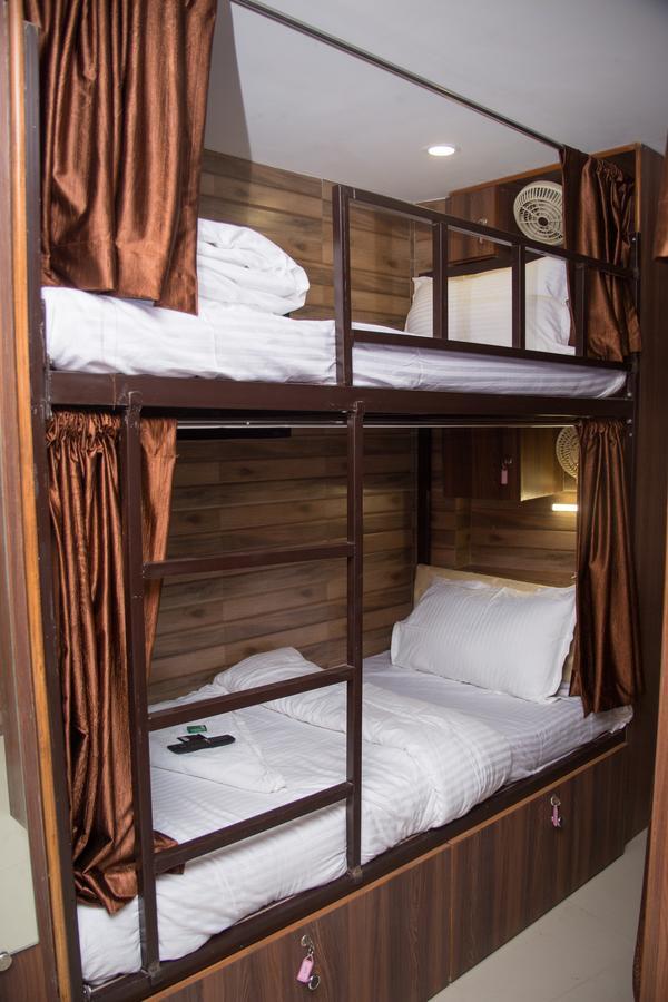 Padne Dormitory Мумбаи Экстерьер фото