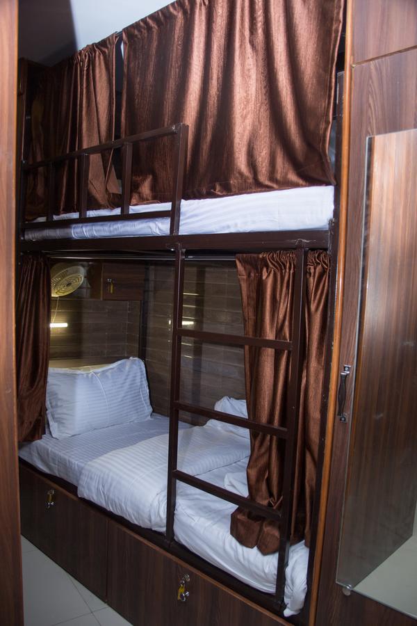 Padne Dormitory Мумбаи Экстерьер фото